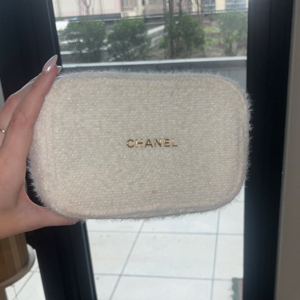 CHANEL Cream Tweed Small makeup/jewelry Case with Gold Logo